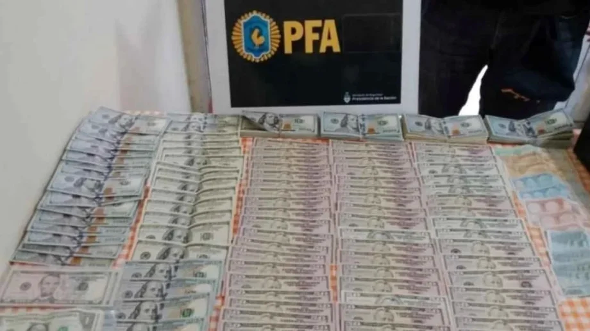 Imagen del dinero incautado durante los allanamientos a los locales vinculados a la Corriente Clasista y Combativa.
