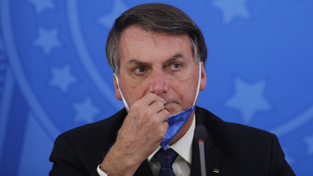 Los 5812 casos de coronavirus en Brasil, acorralan a Bolsonaro y lo obligan a cambiar su postura