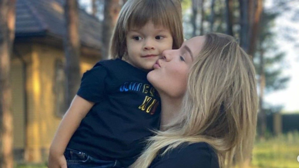 Sasha y su abuela no pudieron escapar en un bote a través de un río de Ucrania.
