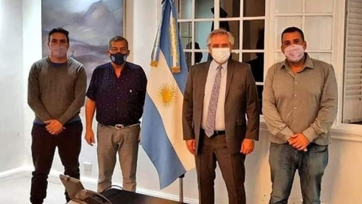 Alberto Fernández junto a Daniel Menéndez y  Gildo Onorato, secretario gremial de la Unión Trabajadores de la Economía Popular