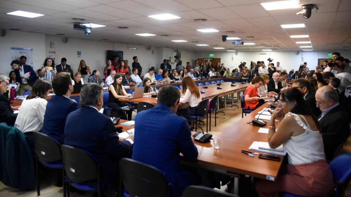 La Comisión de Juicio Político arrancó este jueves el debate para acordar si inician o no el proceso contra la Corte Suprema (Foto: Carolina Gaillard).