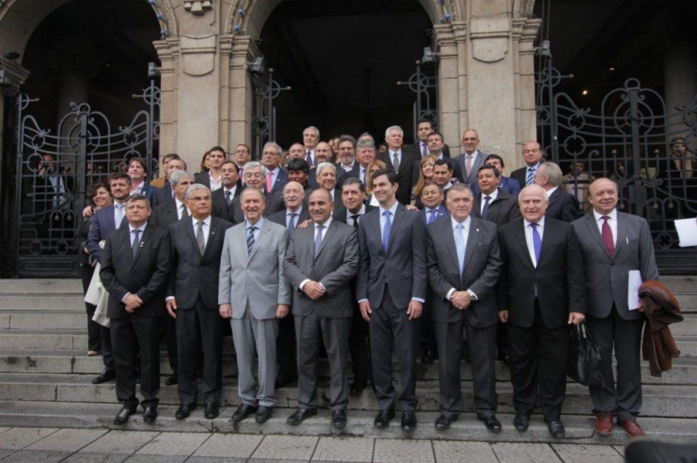 El delicado equilibro de los gobernadores: entre la gobernabilidad y la renovación del PJ