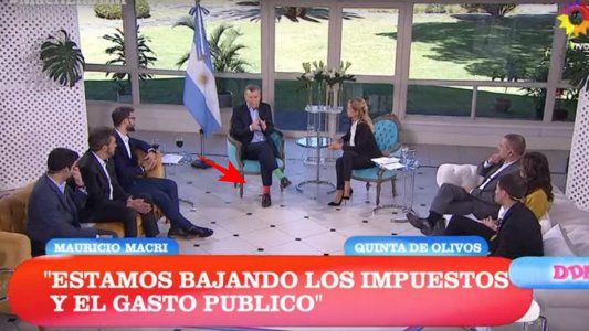 Macri lució una media de cada color para adherir a una campaña por el Día del Síndrome de Down