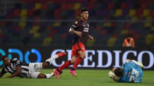 River le ganó 3-1 a Central Córdoba en Santiago del Estero y es el único escolta de Talleres