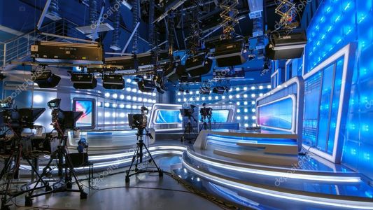 Madrugada de terror en un famoso canal de TV: un hombre con un cuchillo exigió salir al aire y desató el caos