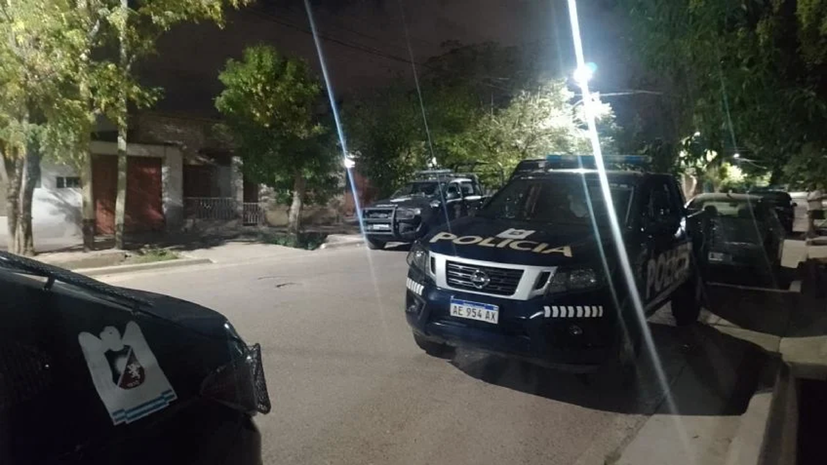 Mendoza: un hombre asesinó a balazos a otro porque estacionó mal su auto. (MDZ Online)