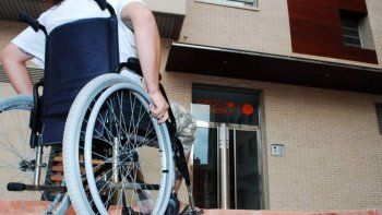 Burocracia y trabas para importar sillas de ruedas: los obstáculos que enfrentan quienes más las necesitan