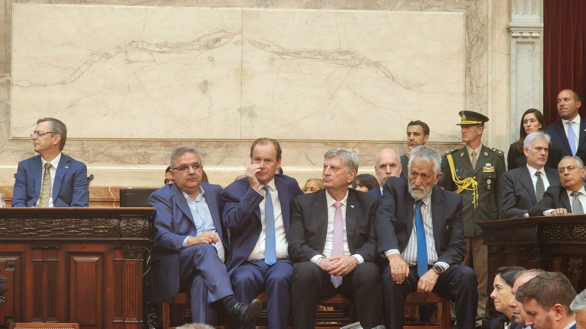 Jalil, Bordet, Ziliotto y Alberto Rodríguez Saá, de los pocos gobernadores presentes en la Asamblea Legislativa. Atrás, Horacio Rodríguez Larreta (Foto: Presidencia).