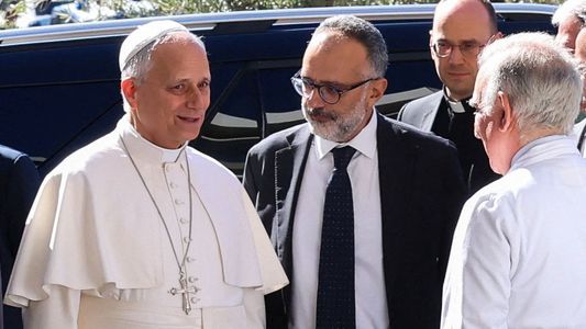 El Vaticano compartió la primera foto del papa León XIV tras ser operado: el nuevo parte médico