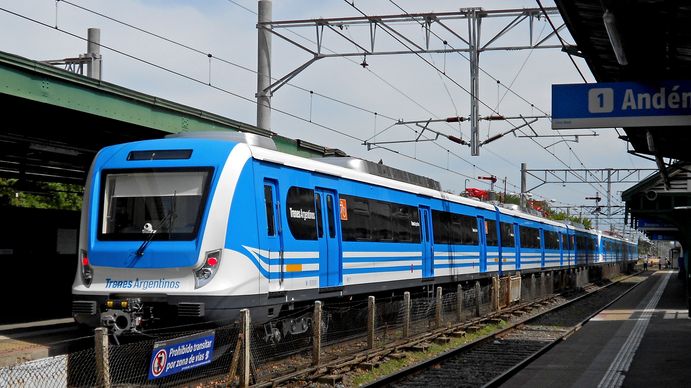 Se levantó el paro de trenes que se prolongó durante 10 horas y el servicio se normalizará alrededor del mediodía