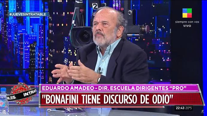 Militante de Javier Milei destrozó una placa de Madres de Plaza de Mayo