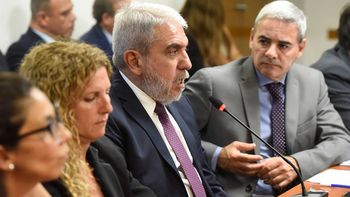 Aníbal Fernández responde preguntas en la Cámara de Diputados.