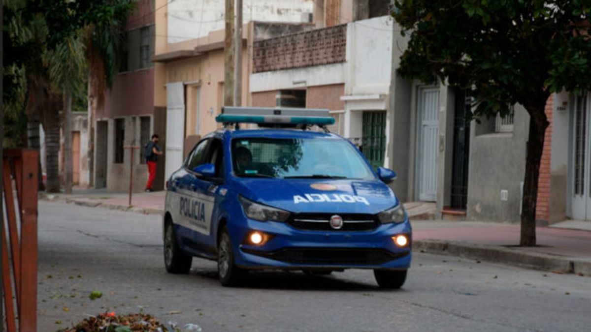 Córdoba: atacaron a pedradas a un policía hasta desmayarlo y tuvieron que internarlo