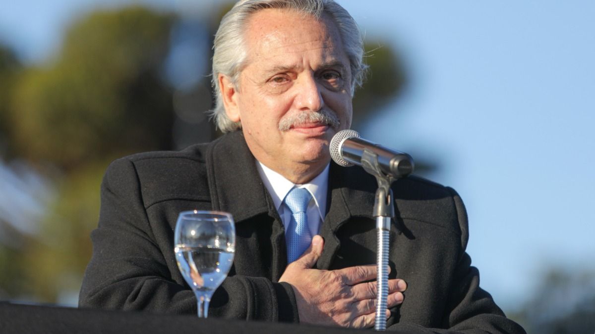 Alberto Fernández durante un acto político en Olavarría.