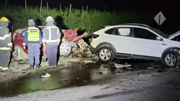 Dos jóvenes de 21 años y un hombre murieron tras un violento impacto frontal en ruta 7
