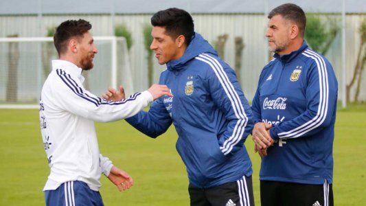 Así recibieron los jugadores de la Selección a Enzo Pérez
