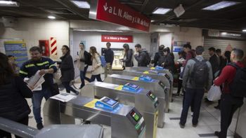 El hombre se descompensó cuando iba a tomar el subte. (Foto: NA) El hombre se descompensó cuando iba a tomar el subte. (Foto: NA)