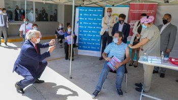 Alberto en el conurbano: Nos vacunamos para inspirar confianza y terminamos en un listado de vacunados vip