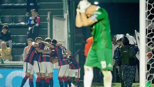 San Lorenzo le ganó 2-1 a Banfield en la última jugada y se acerca a River