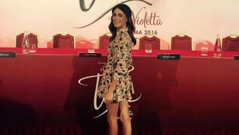 Tini Stoessel se puso colorada cuando le preguntaron si estaba sola