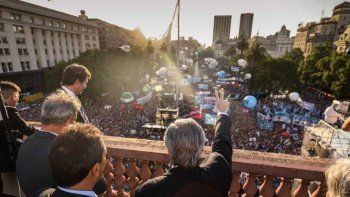 Sin reuniones de Gabinete pero mucha política, así piensa Alberto su día a día en la Casa Rosada