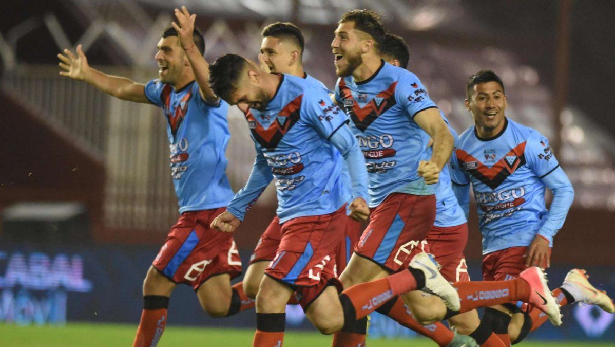 La arenga de Pablo Vicó, DT de Brown de Adrogué, antes de eliminar a Independiente