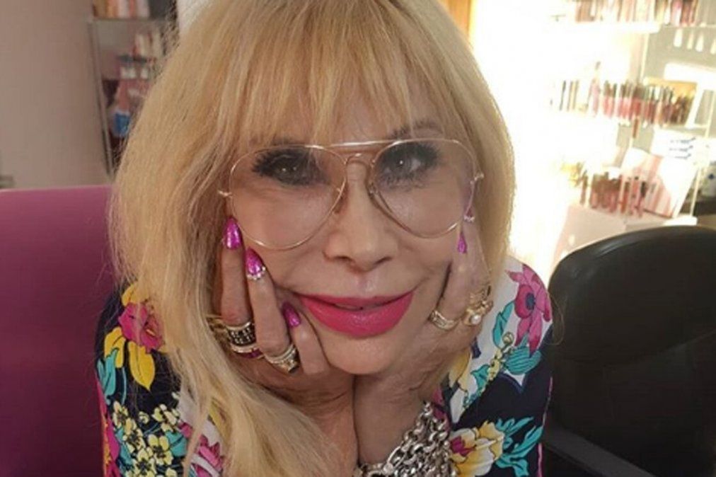 Beatriz Olave reapareció y mostró su renovado look juvenil