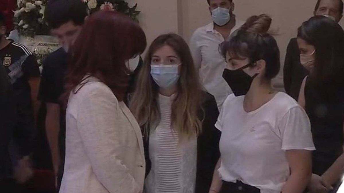 Por qué Dalma Maradona no saludó a Cristina Fernández en el velorio de Diego Maradona
