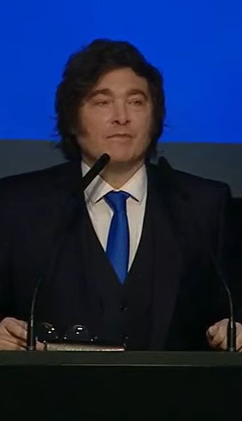 Milei celebró el fallo a favor de YPF con exabruptos contra Kicillof y Cristina: Inútil y presidiaria