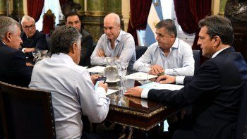 Referentes de Juntos por el Cambio reunidos con Sergio Massa. Referentes de Juntos por el Cambio reunidos con Sergio Massa.