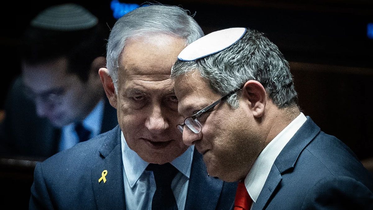Salvavidas de plomo. Benjamín Netanyahu con el ultraconservador Ben-Gvir. Hizo un video escandaloso, pero Bibi necesita sus votos en la coalición de gobierno. (Foto: Gentileza The Times of israel )