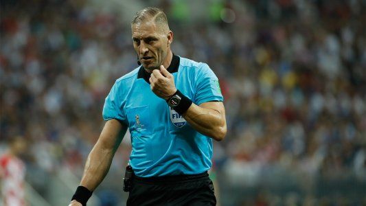 Néstor Pitana se bajaría de dirigir el Superclásico por problemas físicos