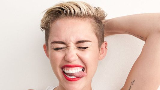 Miley Cyrus, descontrol, topless y marihuana en Sidney