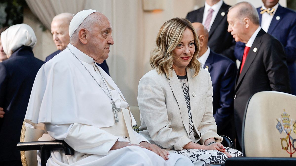 Meloni se acercó al Vaticano para despedirse del Papa Francisco. (Foto: Reuters). Meloni se acercó al Vaticano para despedirse del Papa Francisco. (Foto: Reuters).