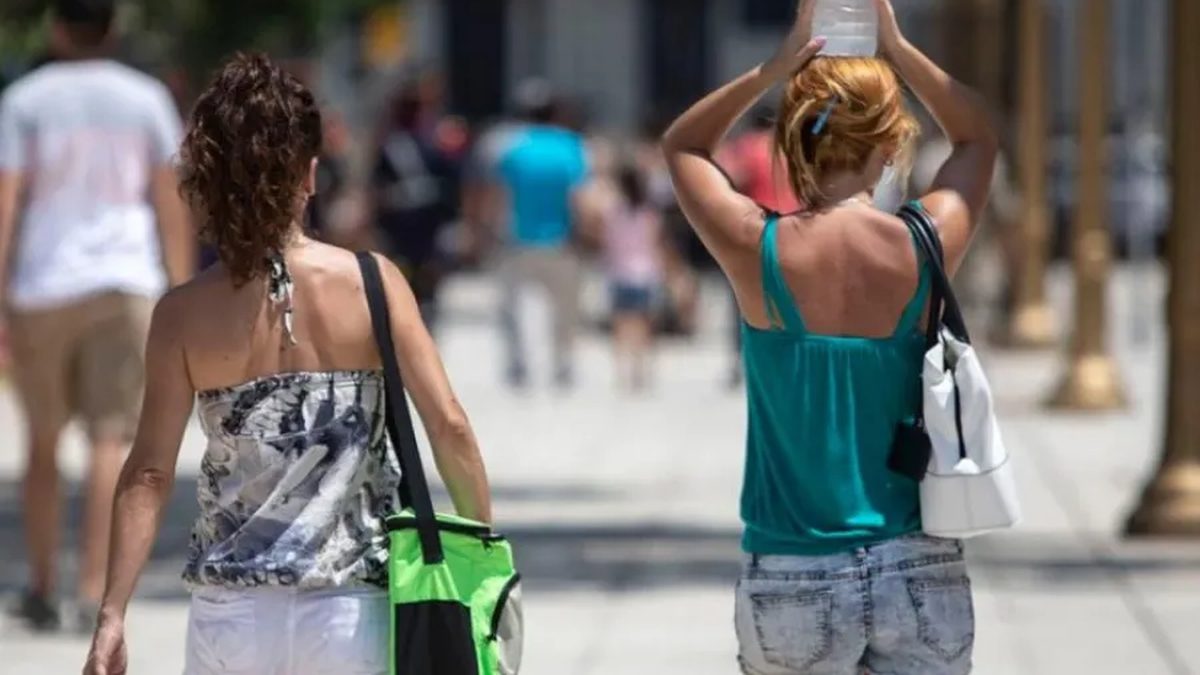 Otra jornada agobiante por el calor en el país.(Foto: archivo)