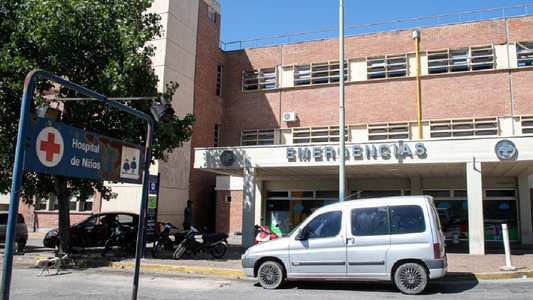 Una mamá se confundió de frasco y le dio veneno para cucarachas a su hija de 5 años