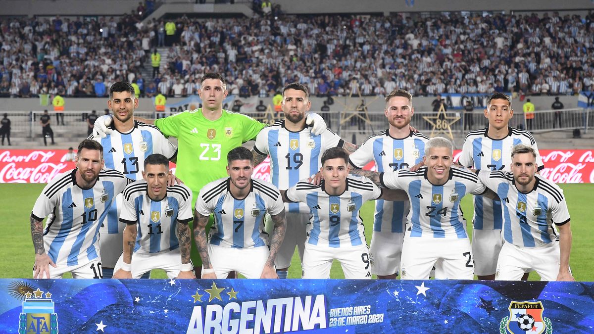 El debut de las tres estrellas: con goles de Almada y Messi, la Selección Argentina venció 2-0 a Panamá