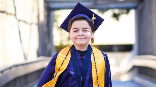 Tiene 15 años, ya se graduó en la universidad y acumula cinco títulos