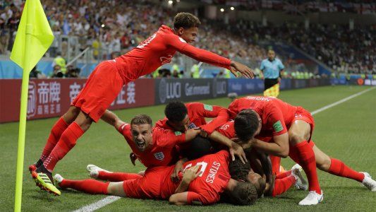 Inglaterra jugó mal pero se llevó un triunfo 2-1 sobre la hora frente a Túnez