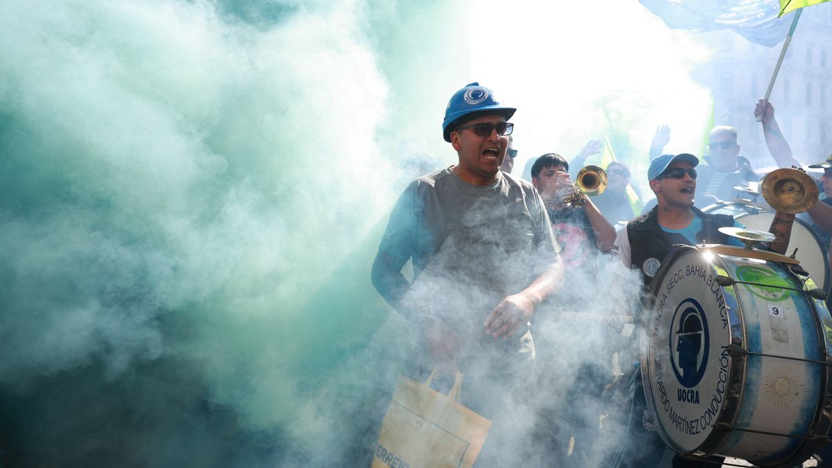 Los referentes del triunvirato cegetista encabezaron el acto y endurecieron el discurso contra la pol&iacute;tica econ&oacute;mica y la reforma laboral. (Foto: Reuters/Cris Sille)