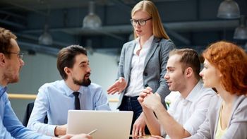 Cómo saber si tus equipos comerciales hablan de más en una reunión y congelan al cliente