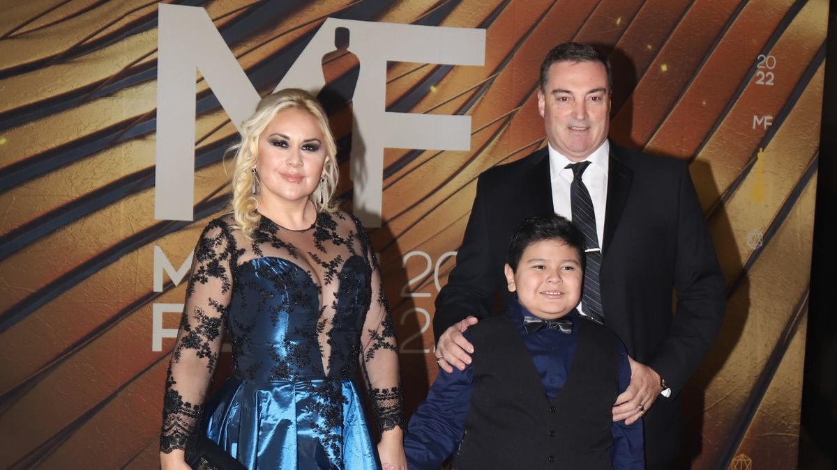Verónica Ojeda junto a su hijo Dieguito Fernando y su pareja, Mario Baudry.&nbsp;