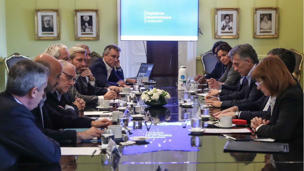 La Casa Rosada resiste las presiones del Círculo Rojo y (por ahora) Frigerio no va a Economía, ni Pichetto ni Negri se suman al Gabinete