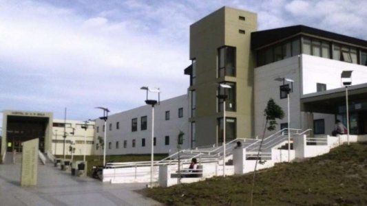 Una mujer ingresó empalada por la vagina al hospital y está grave