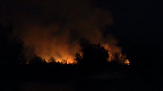 Impresionantes imágenes: sigue la lucha contra el fuego en las islas del Paraná