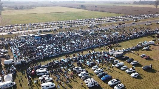 En una masiva movilización, el campo le pidió un cambio de rumbo al Gobierno