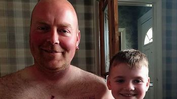 Padre e hijo, unidos de por vida (Foto: Facebook) Padre e hijo, unidos de por vida (Foto: Facebook)