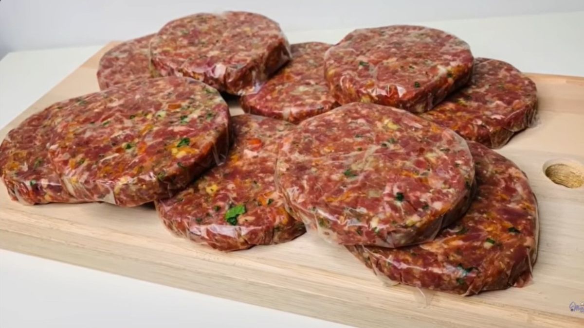 Preparar hamburguesas caseras es una forma sencilla de tener una comida práctica y sabrosa.