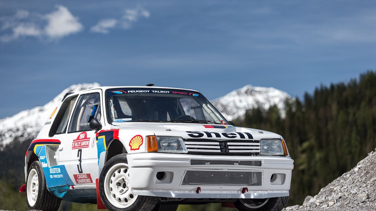 La trayectoria del Peugeot 205 T16 en las carreras fue impresionante: Se impuso en los Campeonatos Mundiales de Rallies en 1985 y 1986 y en los Rally Dakar de 1987 y 1988.