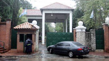 La previa en Olivos: protesta por Télam y sorteo para preguntar